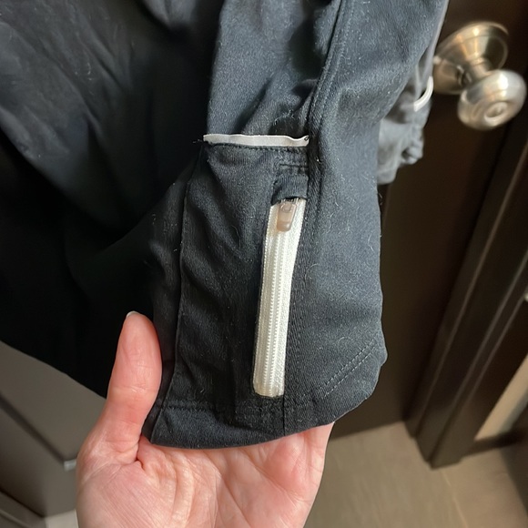 Nike running top with hood. Like New. Medium - Picture 8 of 8